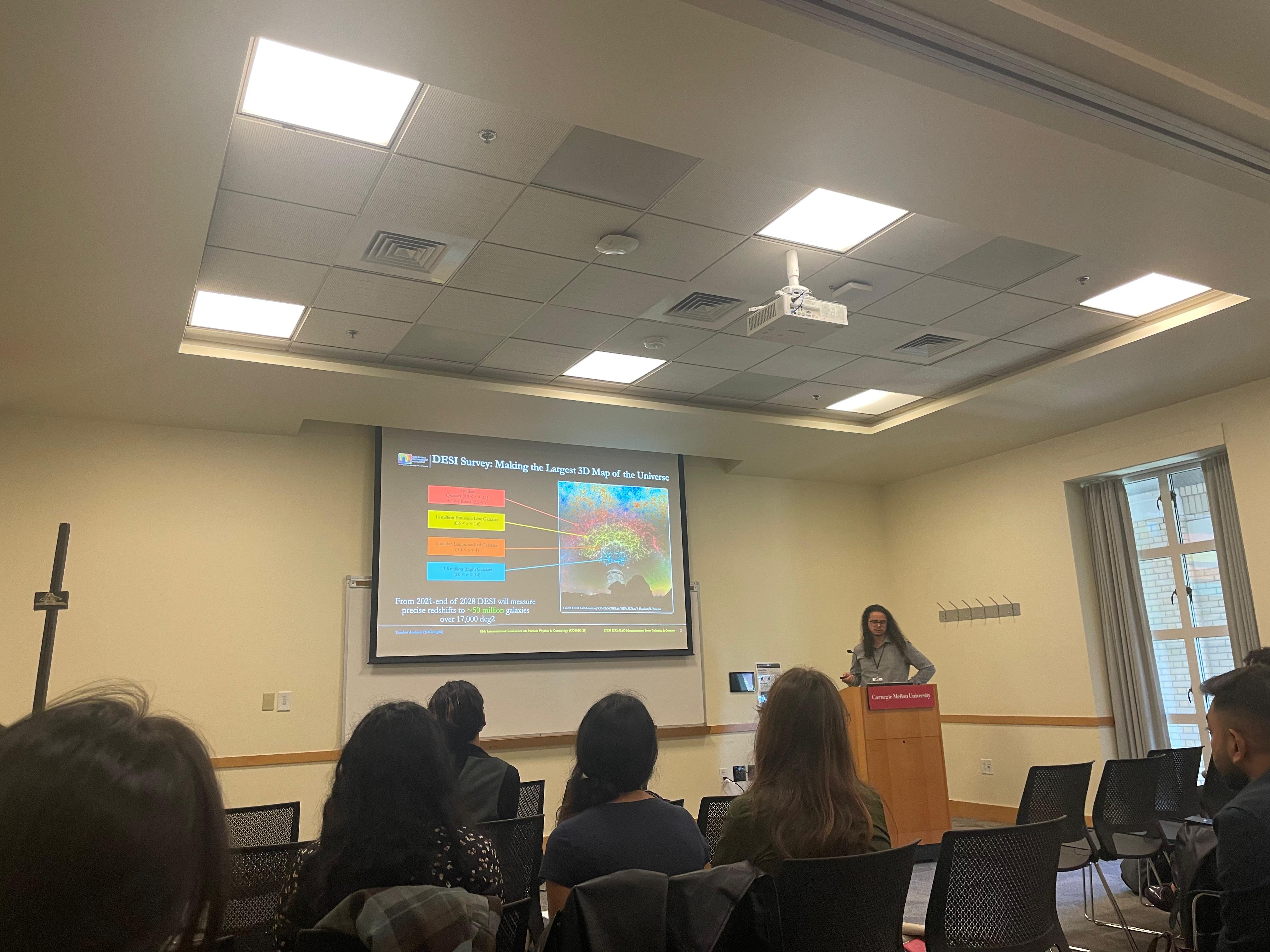 Uendert Andrade presenting at COSMO2025